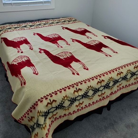 RED ALPACAS DESIGN COZY, ULTRA SOFT, BLANKET - Picture 2 of 4